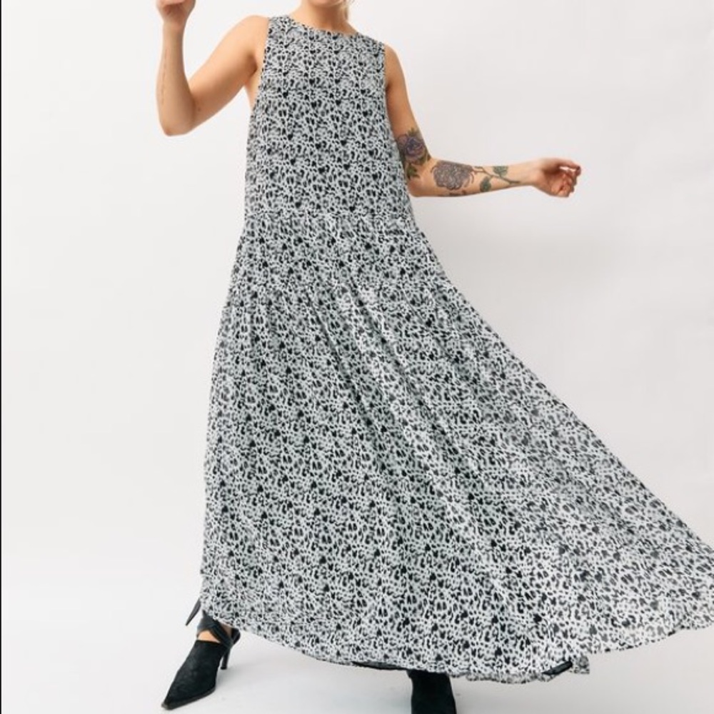 Fame and Partners NWT sleeveless animal print maxi dress 🖤🤍